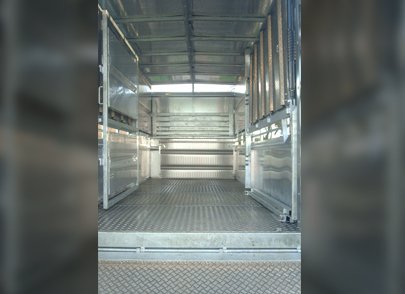 10 cattle trailer inside view
