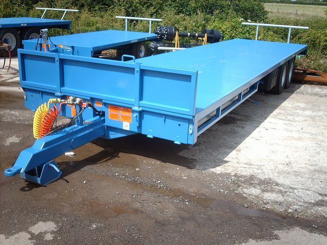 bale blue low loader